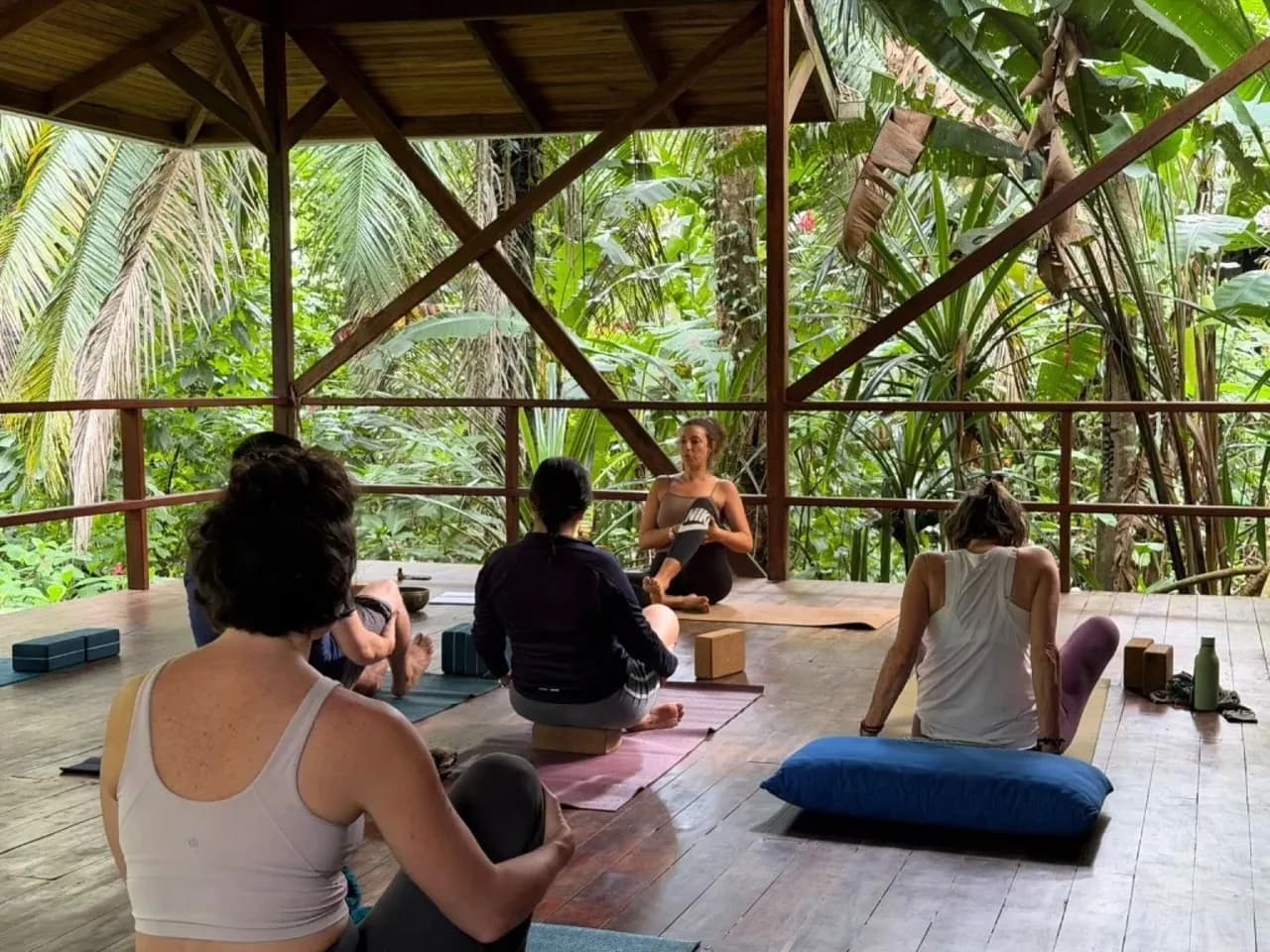 Marine teaching yoga in the SUKHA shala